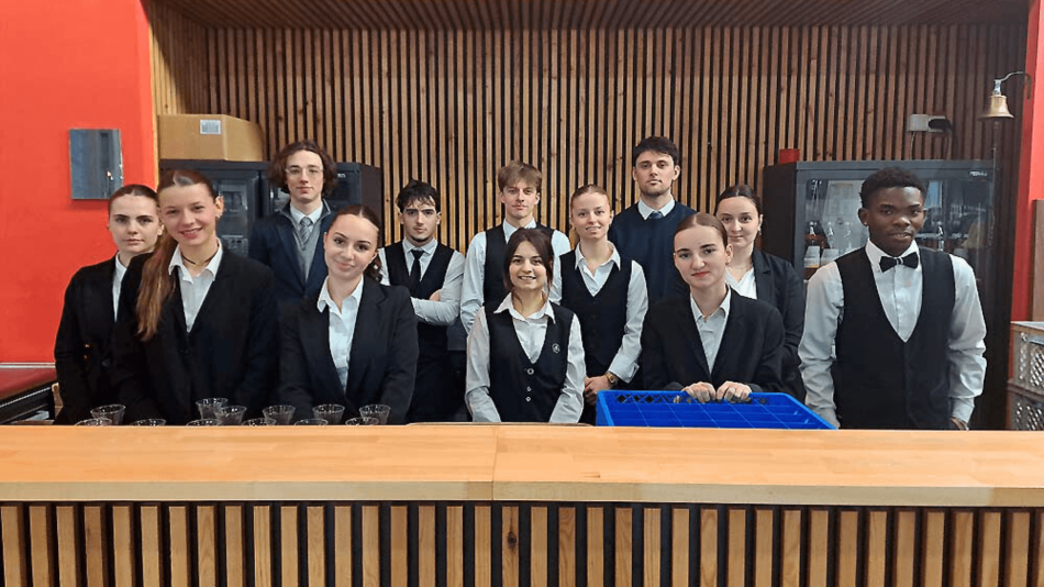 Les étudiants de BTS MHR 1ère année assurent le service lors de la cérémonie des vœux aux élus de Vienne Condrieu Agglo